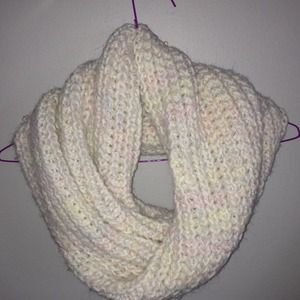 Endless loop scarf