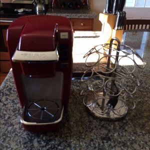 Keurig 1 cup coffee maker and K cup carousel