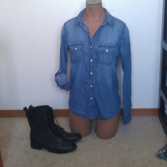 Perfect condition chambray shirt!!