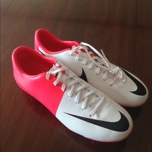 *Nike cleats for women😃new low price!!!