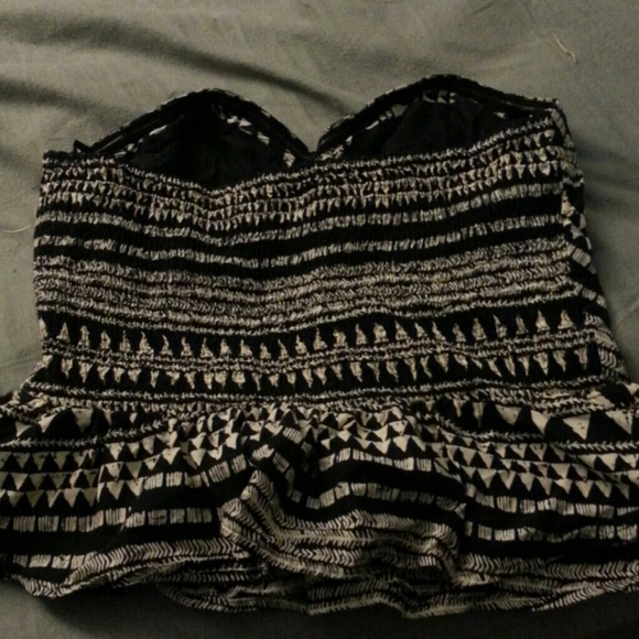 Strap-less peplum tube top - Picture 2 of 2