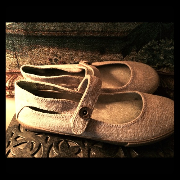 BLOWFISH TAN CANVAS PEEK HEEL MARY JANE SHOES 7.5