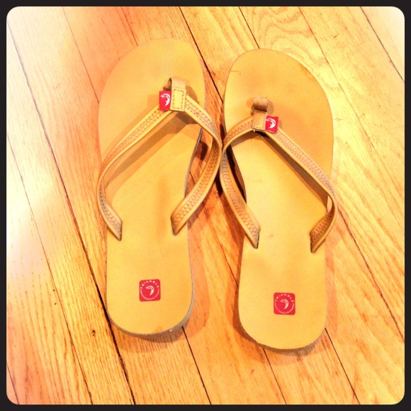 Triangle beachy flip flops