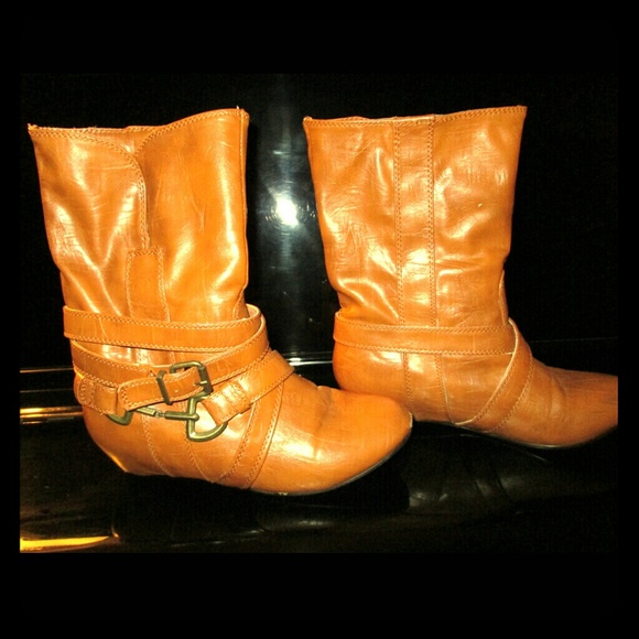 Pair of Caramel Brown Faux Leather Boots Sz 6