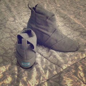 TOMS Grey Wrap Boots