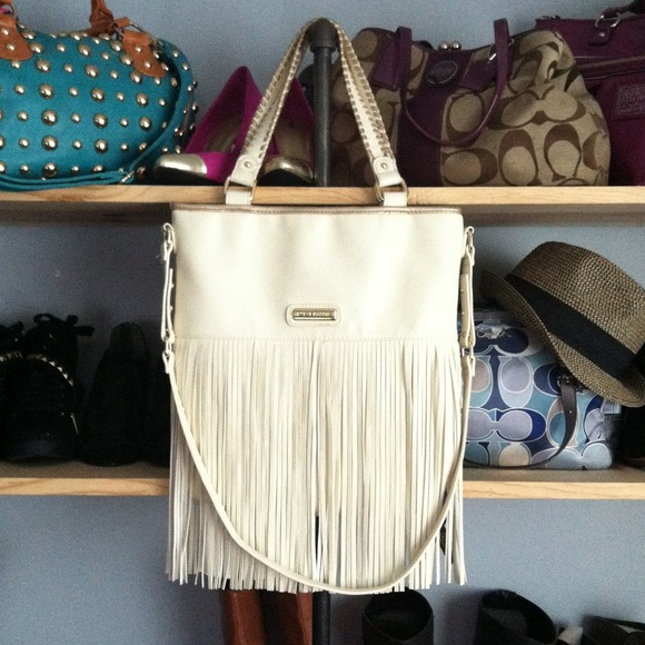 Steve Madden Handbags - 🎉HOST PICK🎉white leather fringe cross body purse