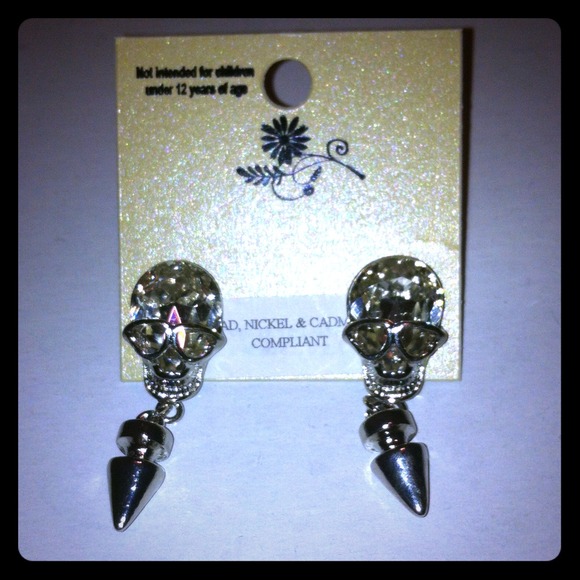 Jewelry - Skull rhinestone earrings
