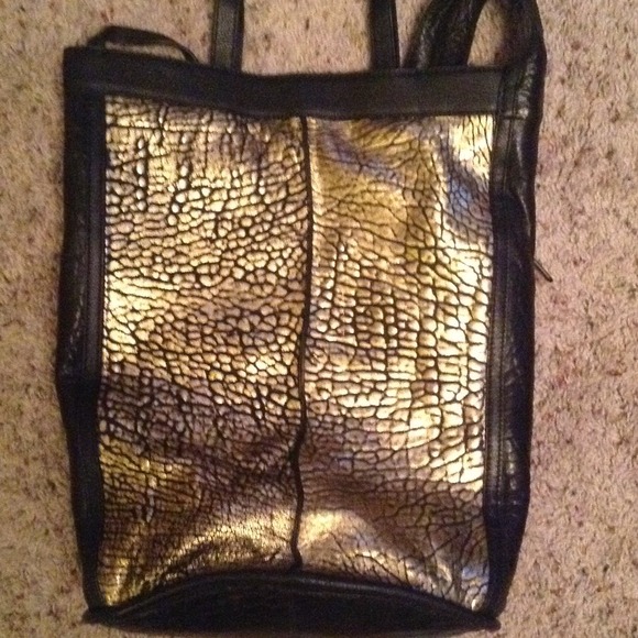 Pour la Victorie Bucket Bag