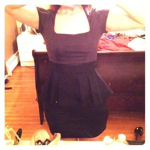 Two toned short sleeve mini peplum dress