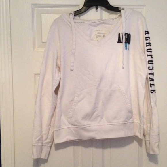 White Aeropostale Sweatshirt