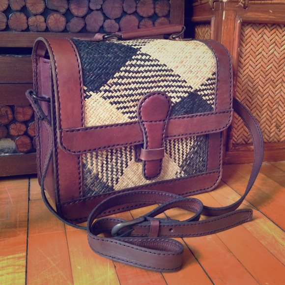 Handbags - Chic "camera bag" crossbody