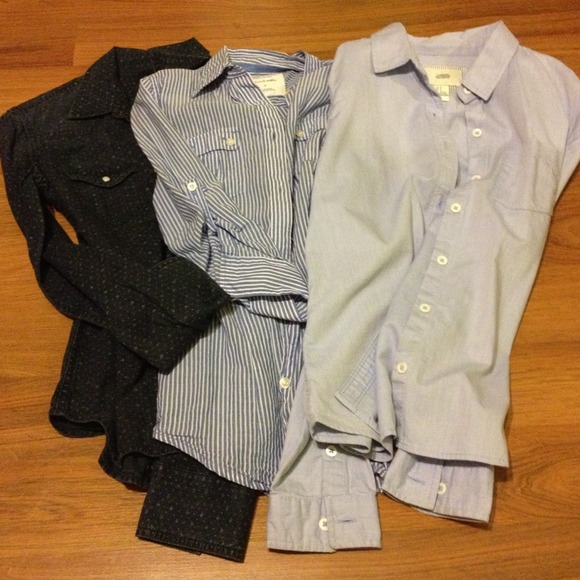 Bundle of 3 blue button down shirts!
