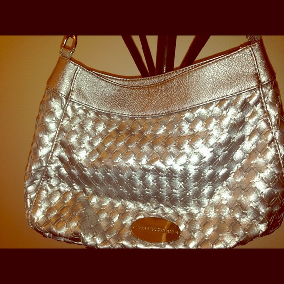 💥reduced💥 Bright Silver woven shoulder bag❤