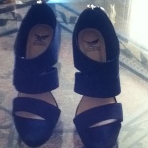 Black strappy shoes super cute and sexy!