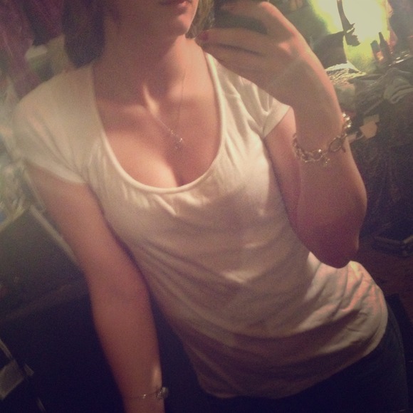 White tee