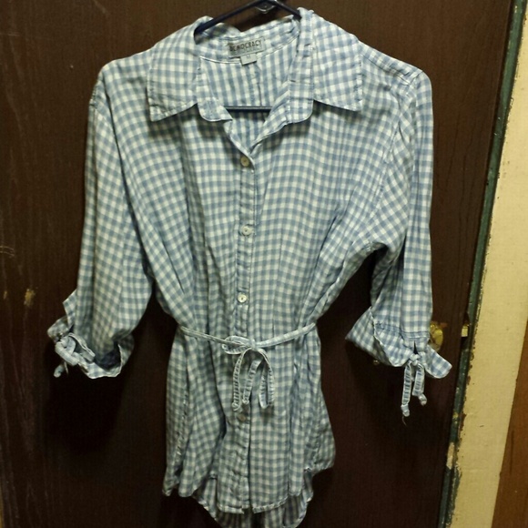 Blue and white plaid quarter length shirt - Picture 1 of 3