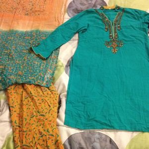 Pakistani shalwar kameez