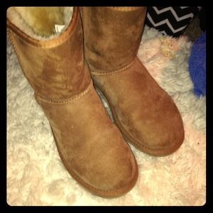 Extra pics for @l0vejade chestnut uggs ☺️☺️