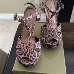 Leopard print /Trendy sandals
