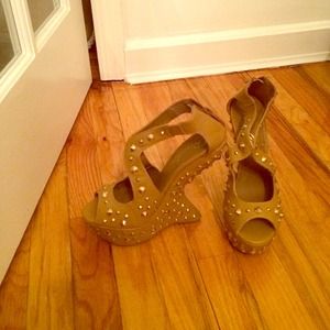 Wedge heels