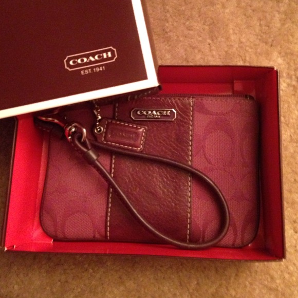 AUTHENTIC COACH WRISTLET 💜💜💜💜💜💜💜