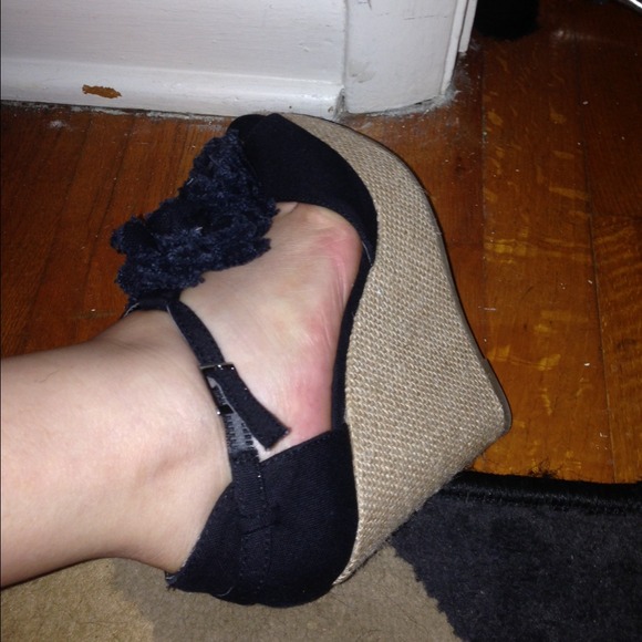 Shoes - Picture 2 of 2