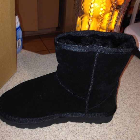 Non authentic size one ugg boots kids