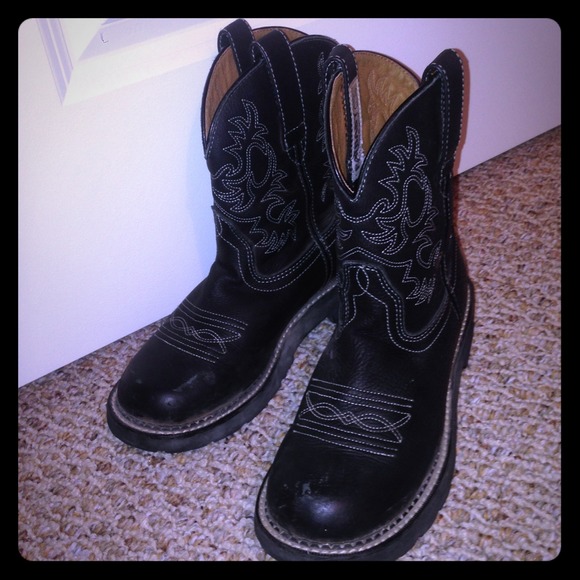SOLD‼️Ariat Fatbaby's black with white stitching