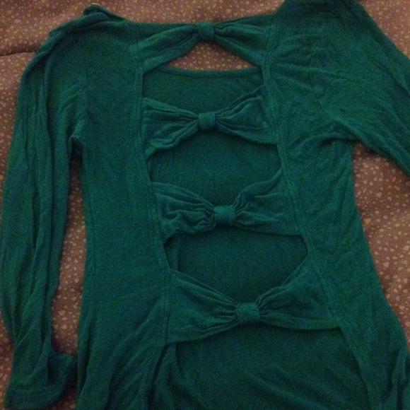 Back out bow shirt🌺