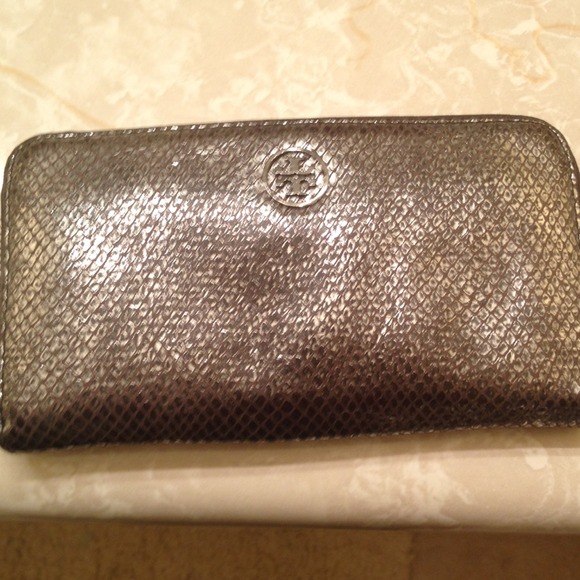 JUST REDUCED !!!! Authentic Tory Burch wallet