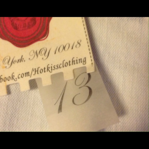 HUGE MARK DOWN!!!!!!!!ADORABLE JUNIOR SHORTS - Picture 2 of 3