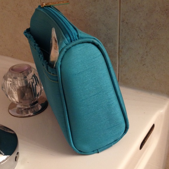 Cosmetics bag & eye makeup brushes - Picture 4 of 4