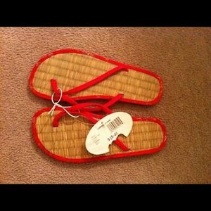 Red flip flops sandals 5/6