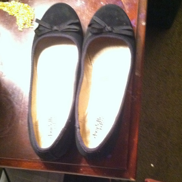 Black velvet ballet flats with bow