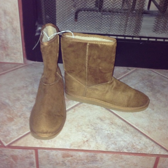Snow boots