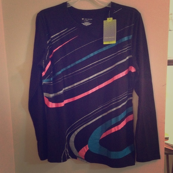 Black long sleeve tee