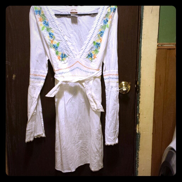 Long sleeved embroidered tunic