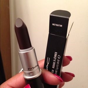 MAC Instigator limited edition Lipstick