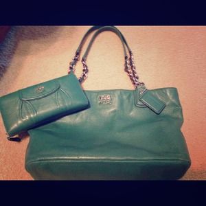 COACH Chain strapped purse with matching wallet!