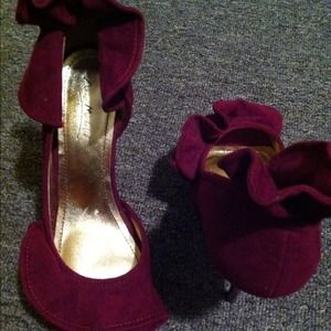 NAME UR PRICE ⬇⬇REDUCED⬇⬇Anne Michelle Platform