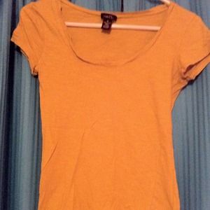 scoop neck tee
