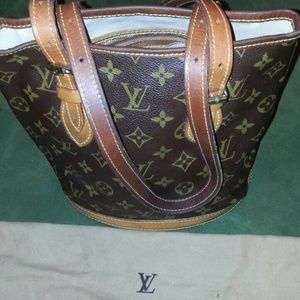 Sold to @cherylkiker  Louis Vuitton petite bucket