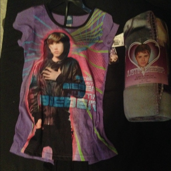 Pajamas and blanket - Picture 1 of 1