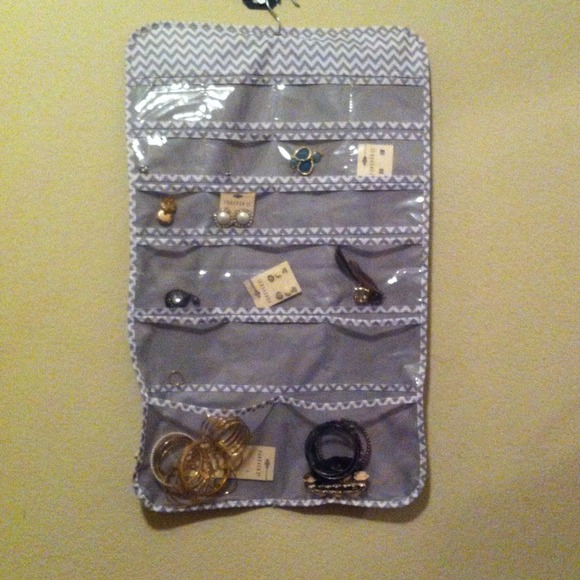 Jewelry holder (jewelry not included)