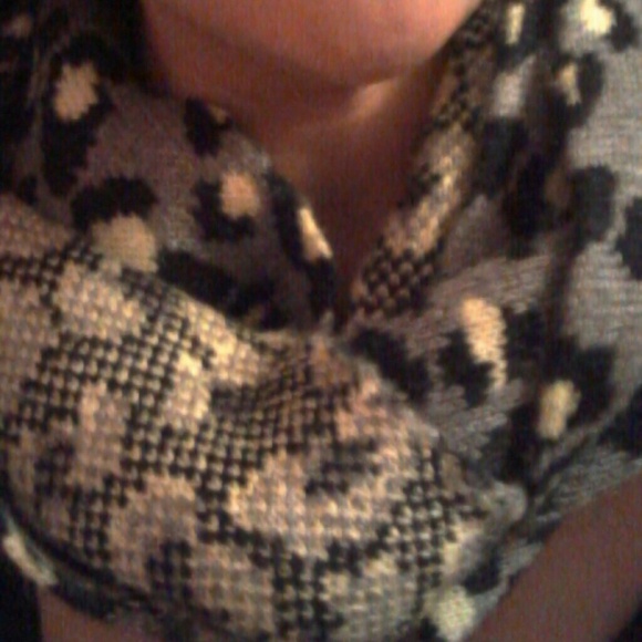 SOLD!🚫🚫🚫 Cheetah print infinity Scarf