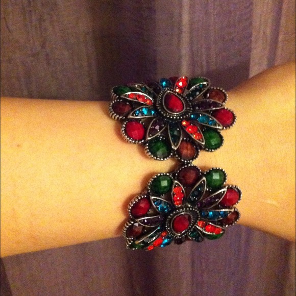 Flower Cuff Bracelet 🌺 - Picture 2 of 3