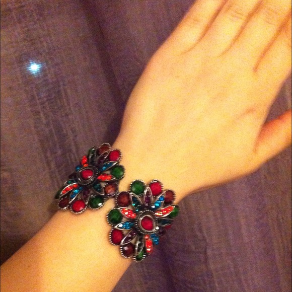 Flower Cuff Bracelet 🌺 - Picture 3 of 3