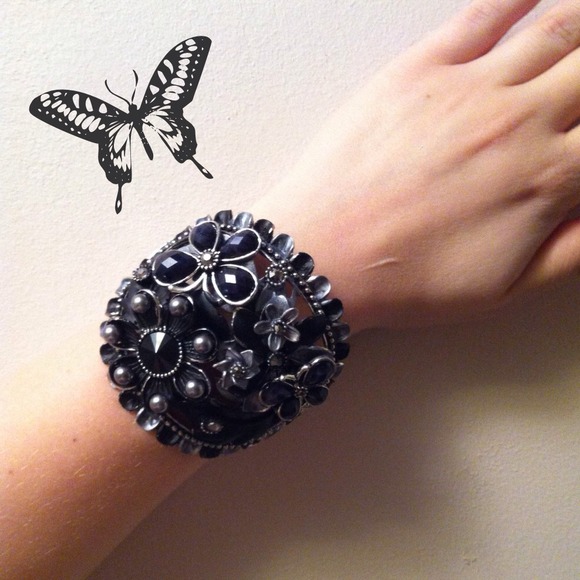 🌹SOLD IN BUNDLE 🌹Flower Cuff Bracelet 🌹