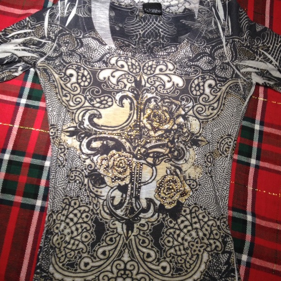 Women's shirt from buckle