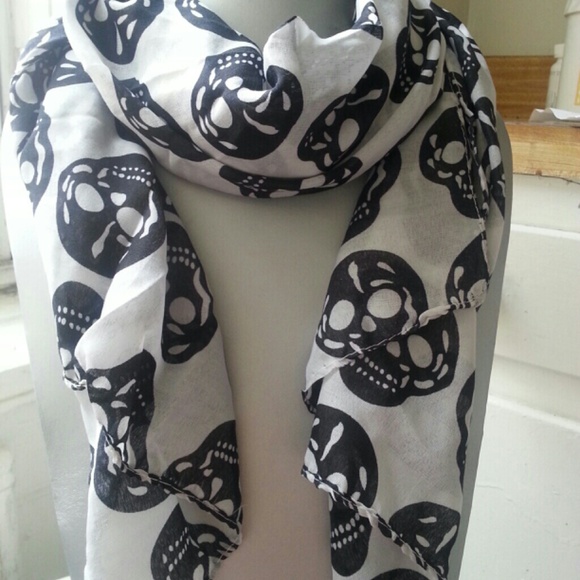 Scull scarf - Picture 2 of 2
